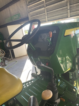 2016 John Deere 5045E Image 3