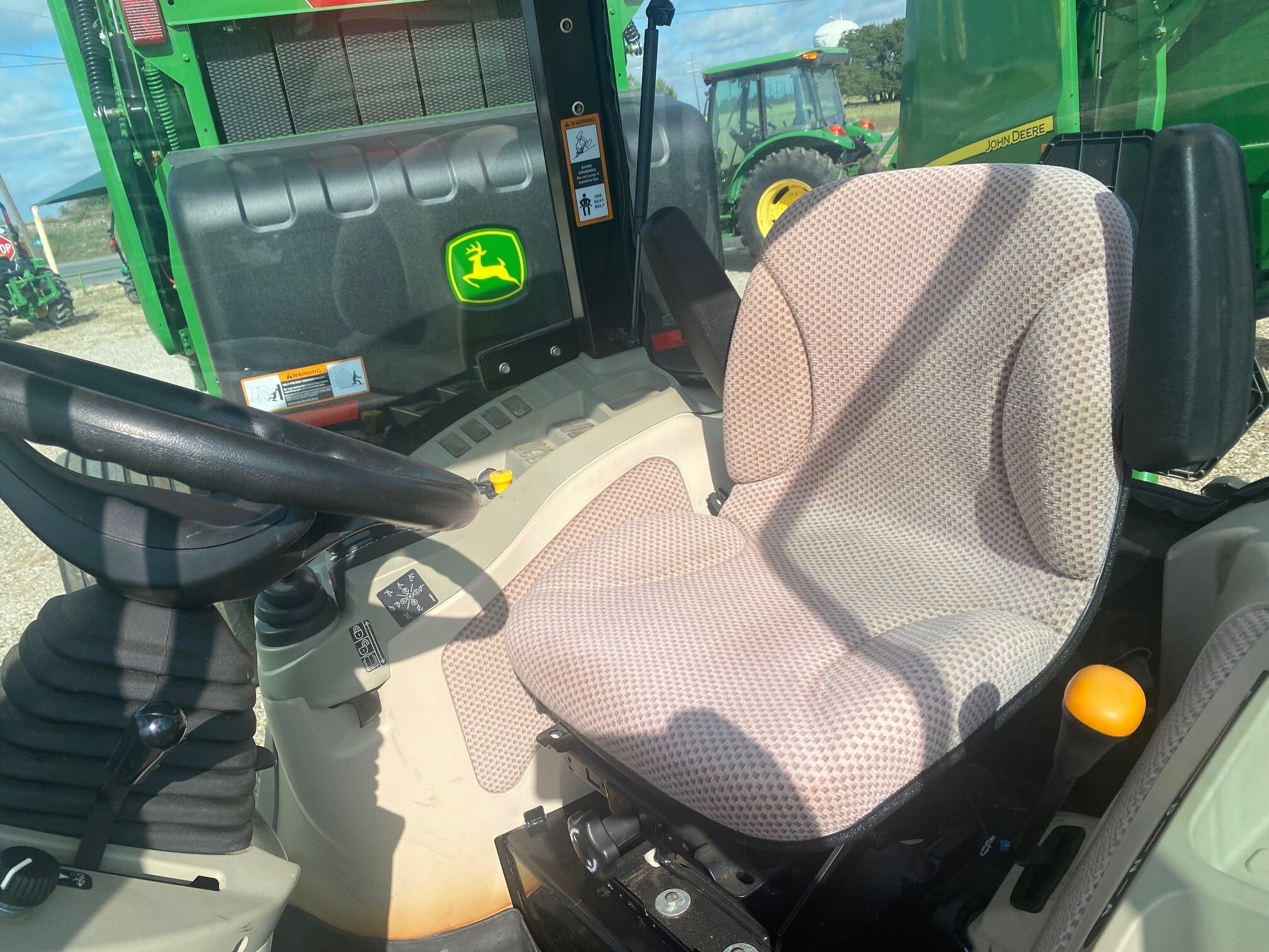 John Deere 4044R Image 5