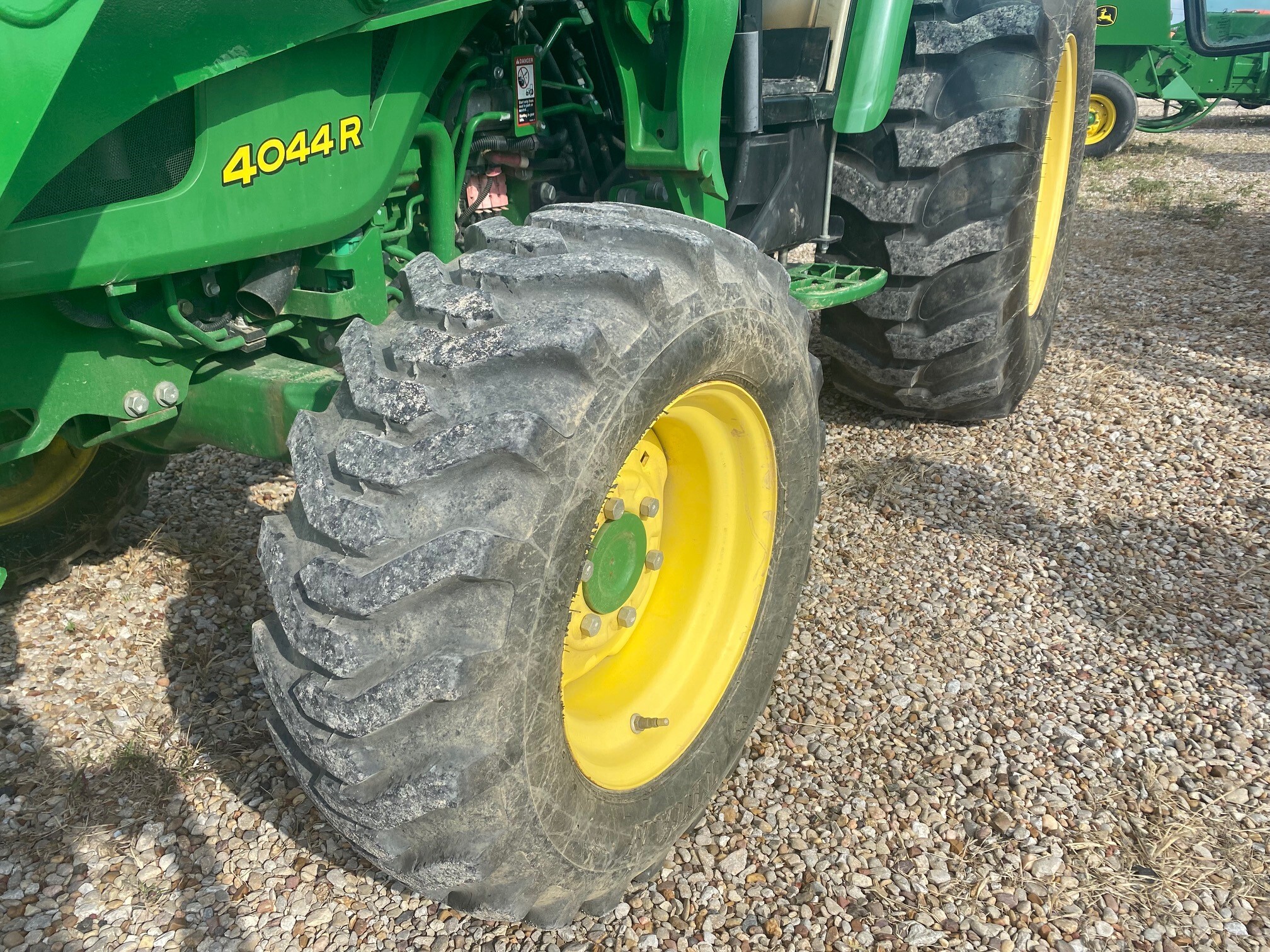 John Deere 4044R Image 4