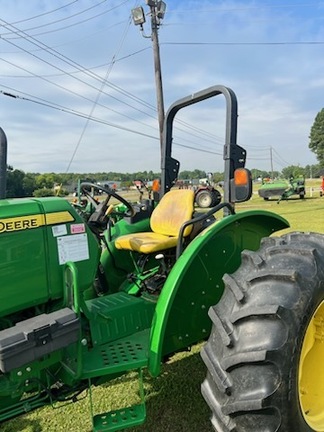 2017 John Deere 5065E Photo 5