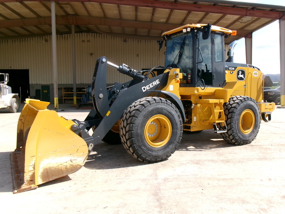 2023 John Deere 624P
