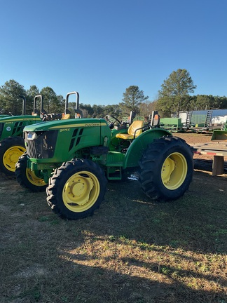 2016 John Deere 5075E Photo 2