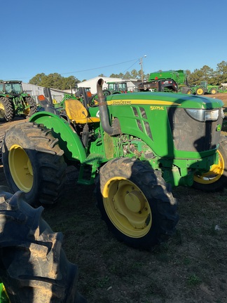 2016 John Deere 5075E Photo 3