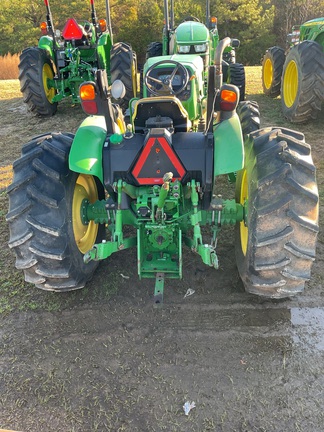 2016 John Deere 5075E Photo 7
