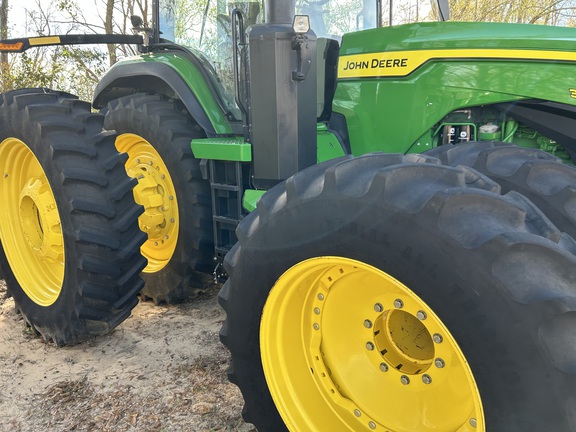 2022 John Deere 8R 310 Photo 3