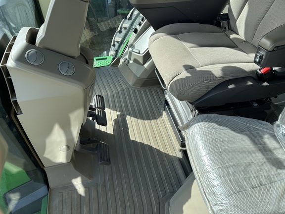 2022 John Deere 8R 310 Photo 7