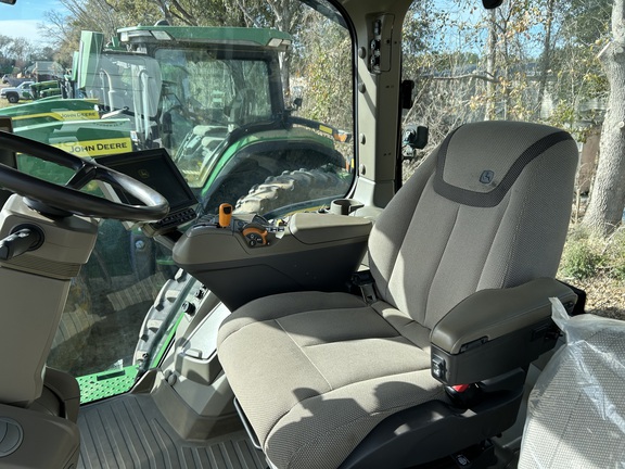 2022 John Deere 8R 310 Photo 9