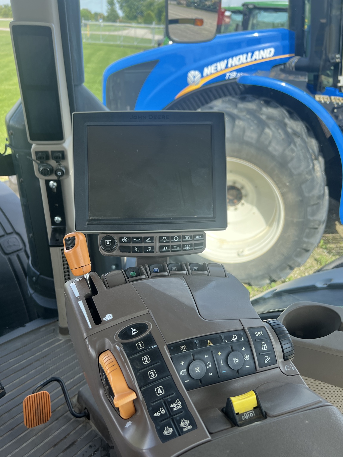 2016 John Deere 8370R Row Crop Tractors