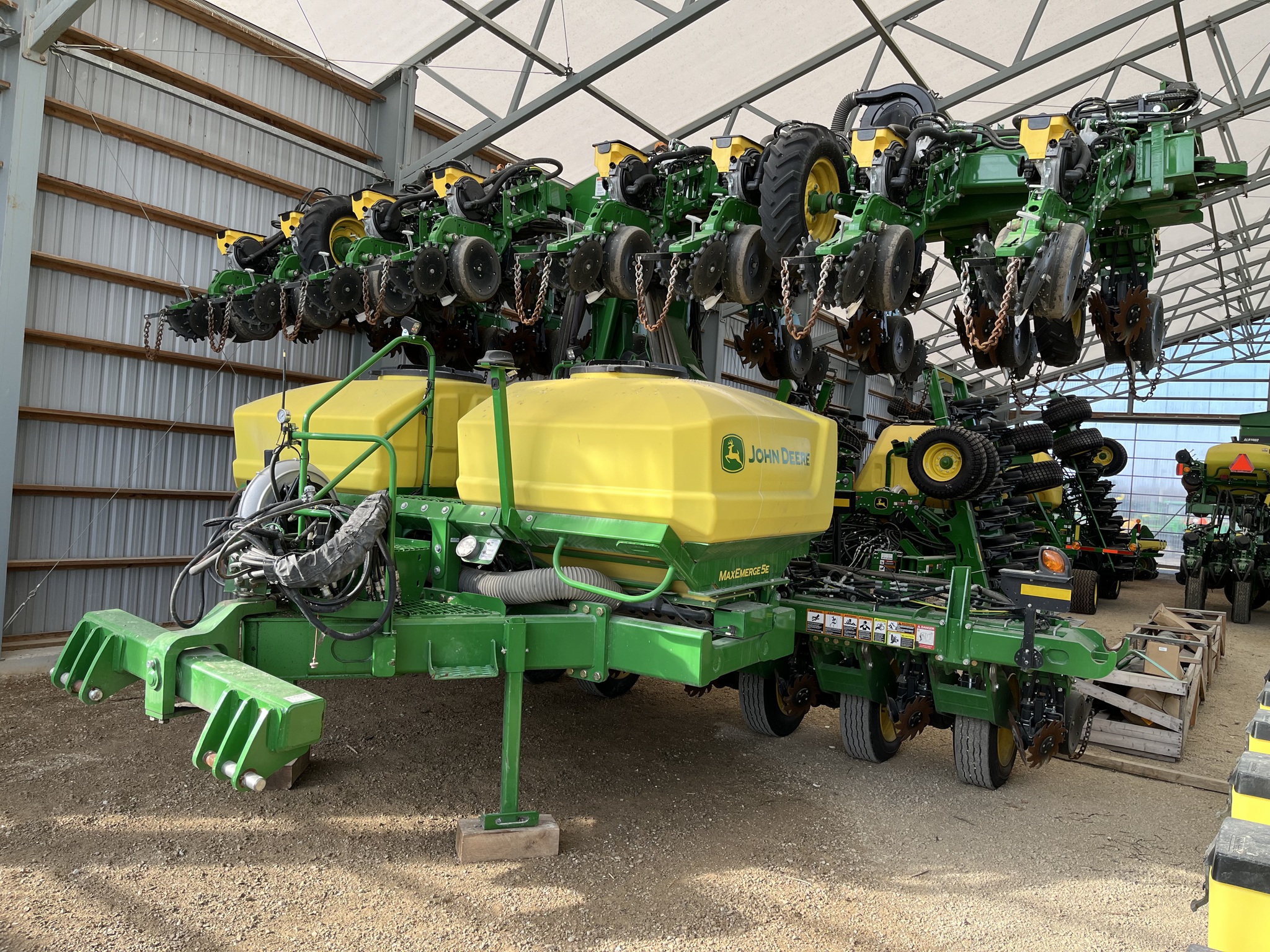 2022 John Deere DR24 Planters: Integral