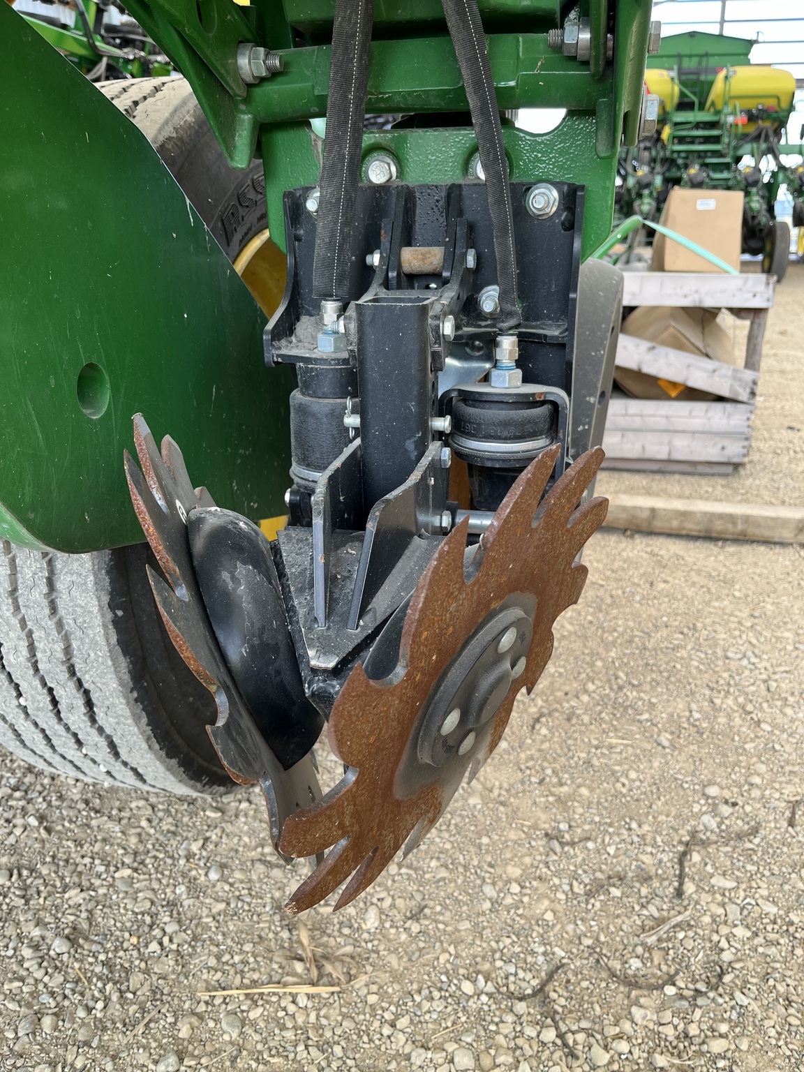 2022 John Deere DR24 Planters: Integral