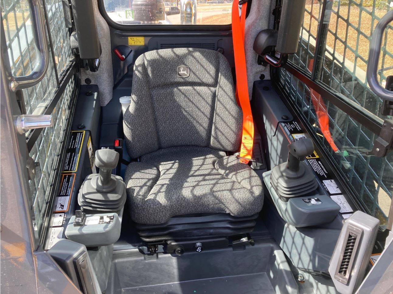 2024 John Deere 333G Image 5