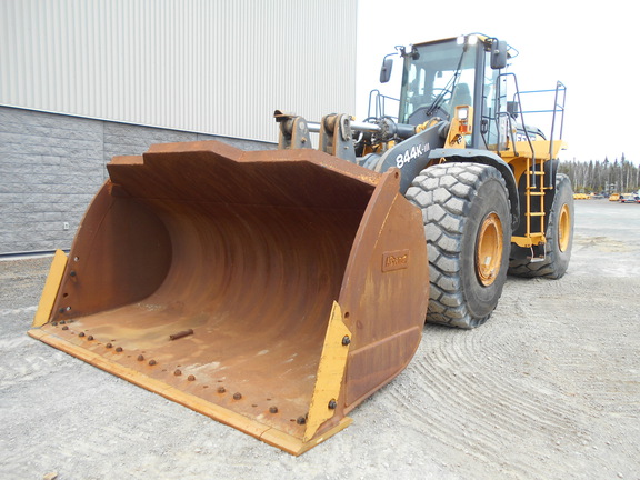 Photo of a 2018 John Deere 844K