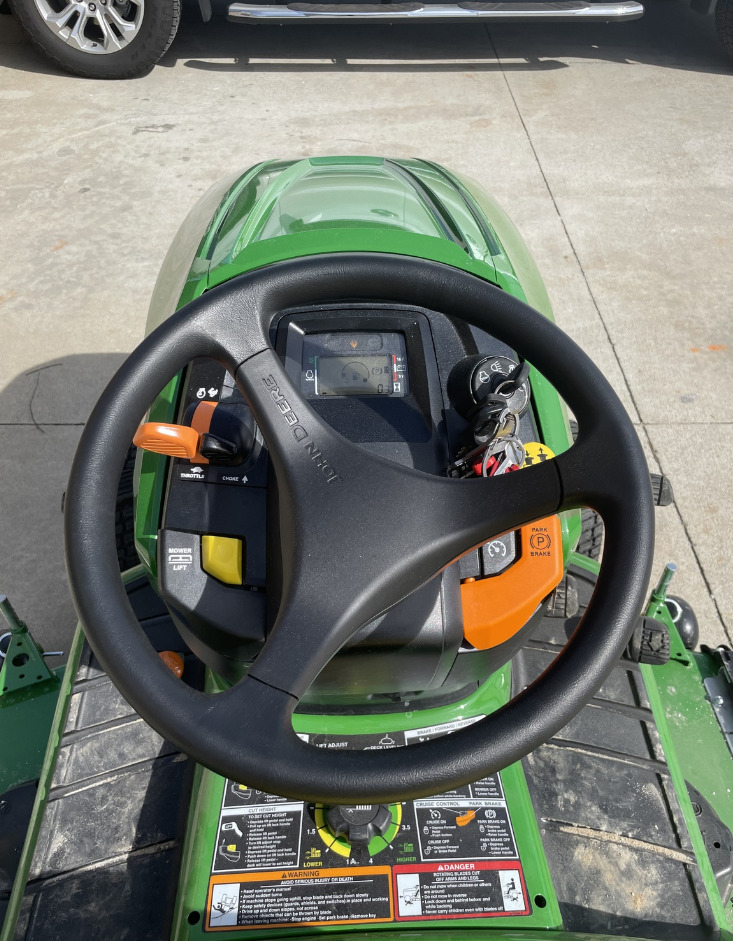 2025 John Deere X570 Image 4
