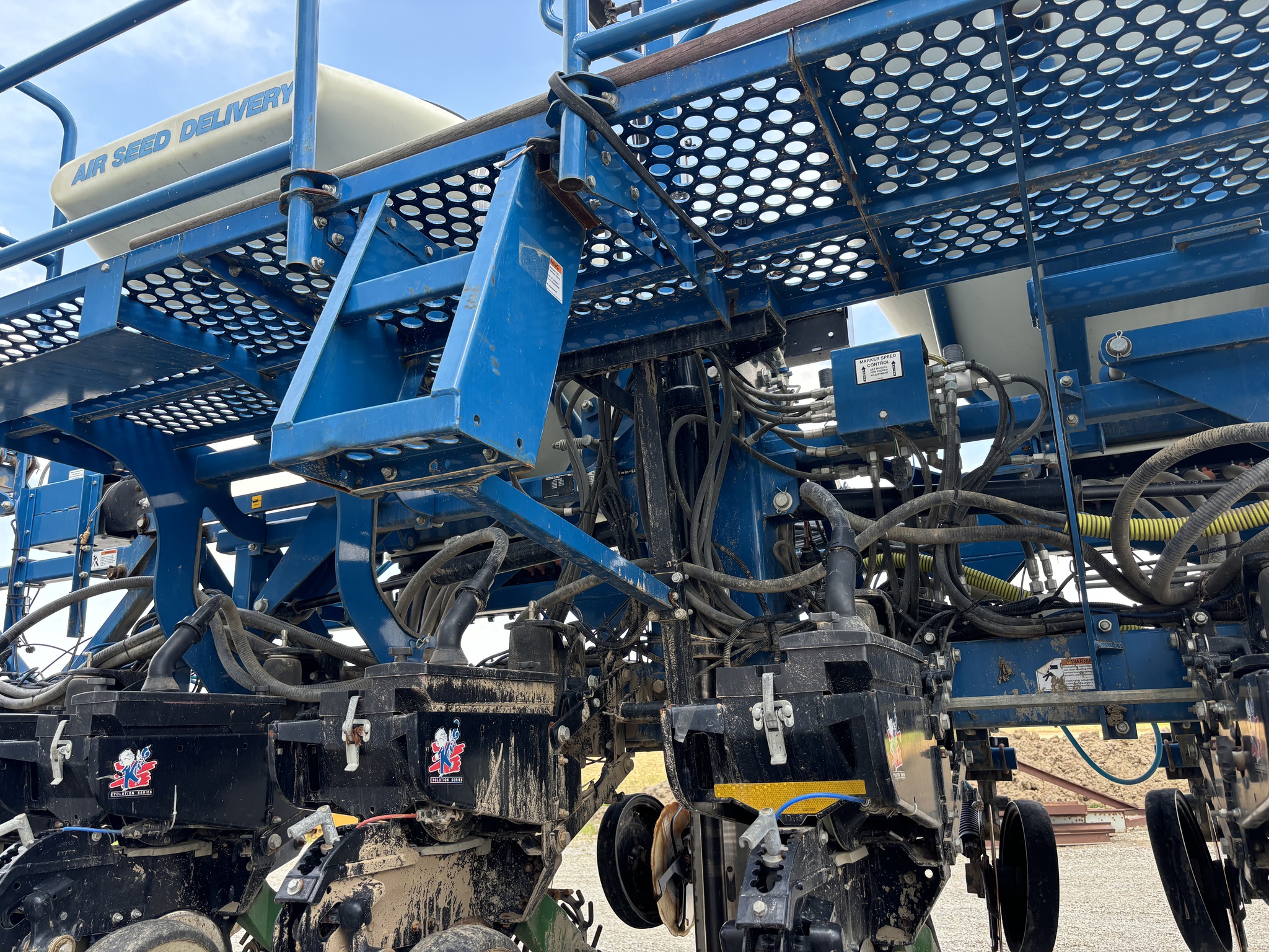 2012 Kinze 3600 Image 8