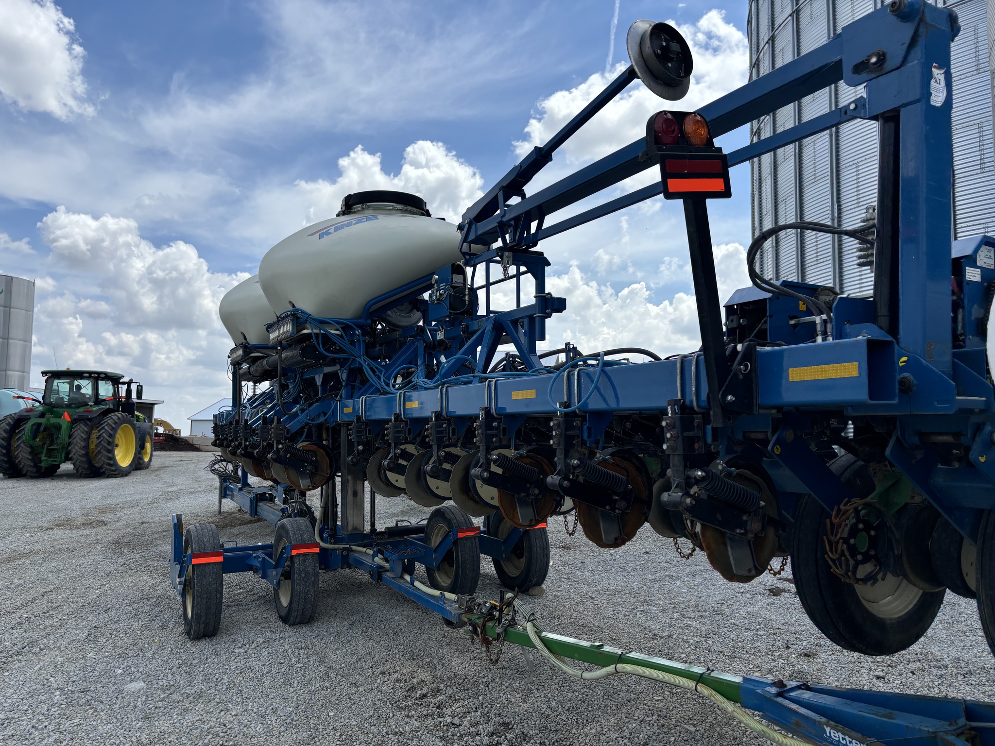2012 Kinze 3600 Image 1