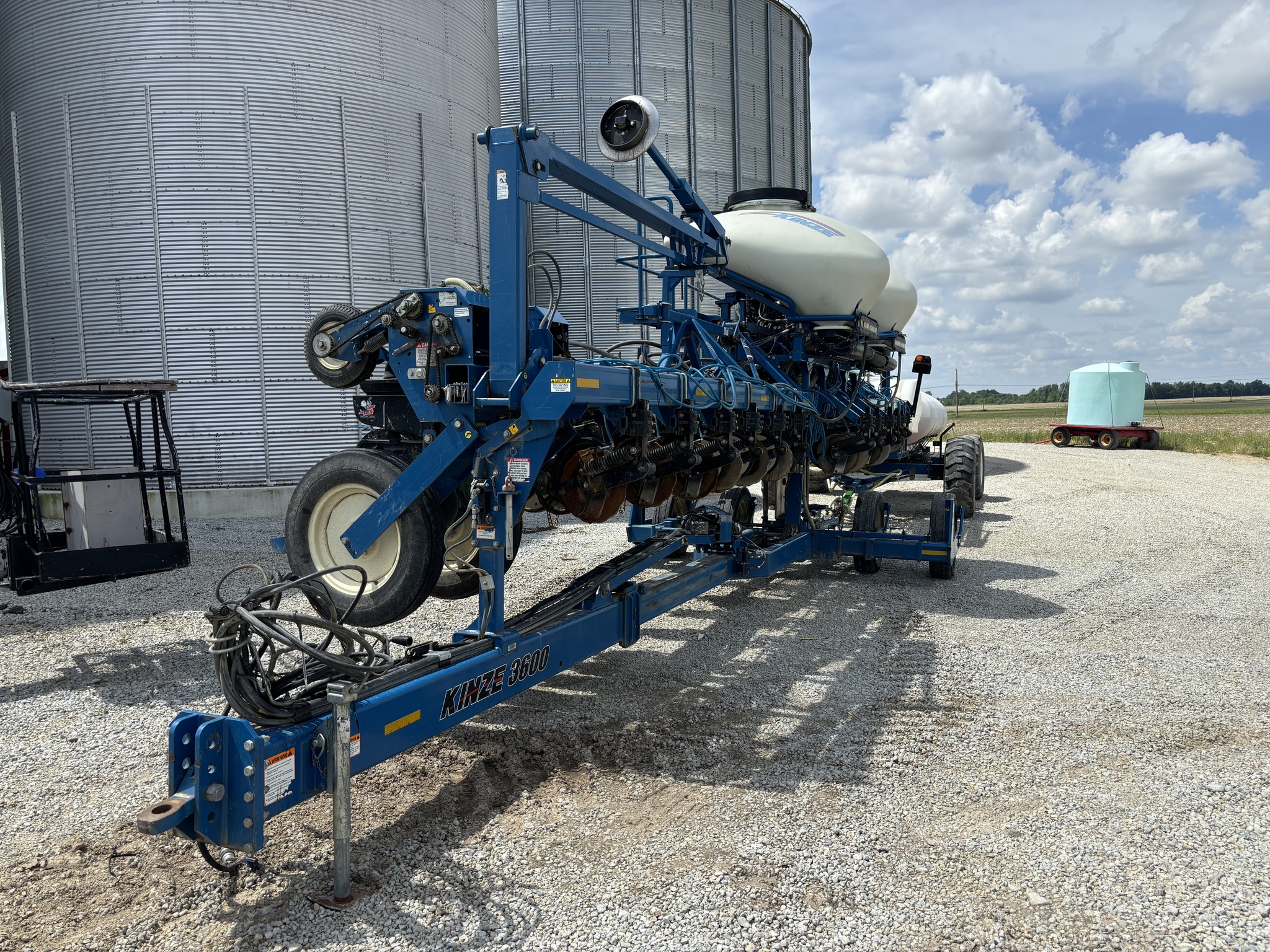 2012 Kinze 3600 Image 11