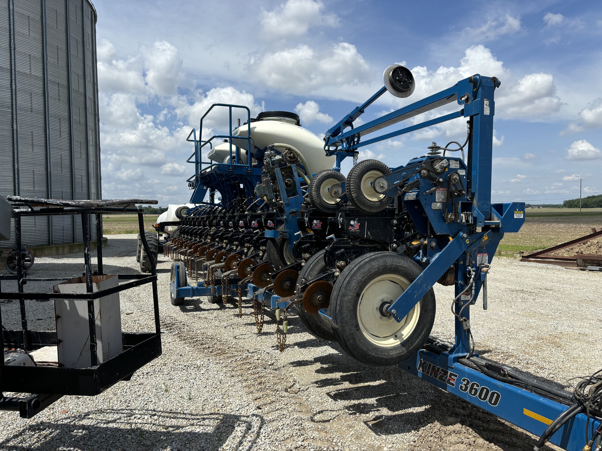2012 Kinze 3600 Image 18