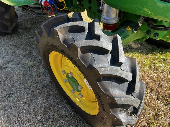 2024 John Deere 3046R - Photo10