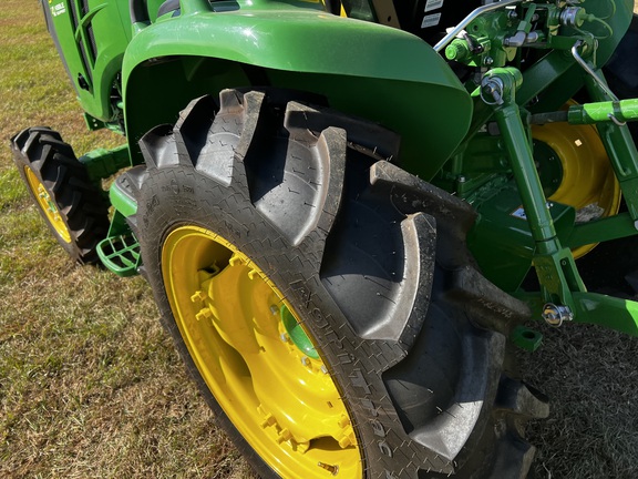 2024 John Deere 3046R - Photo12