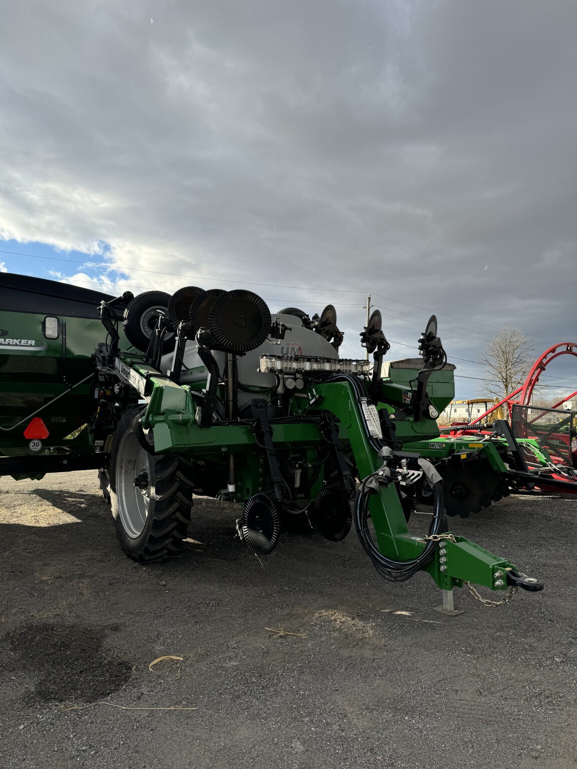 2023 Unverferth LIQUID FERTILIZER APPLICATOR-40' Image 1
