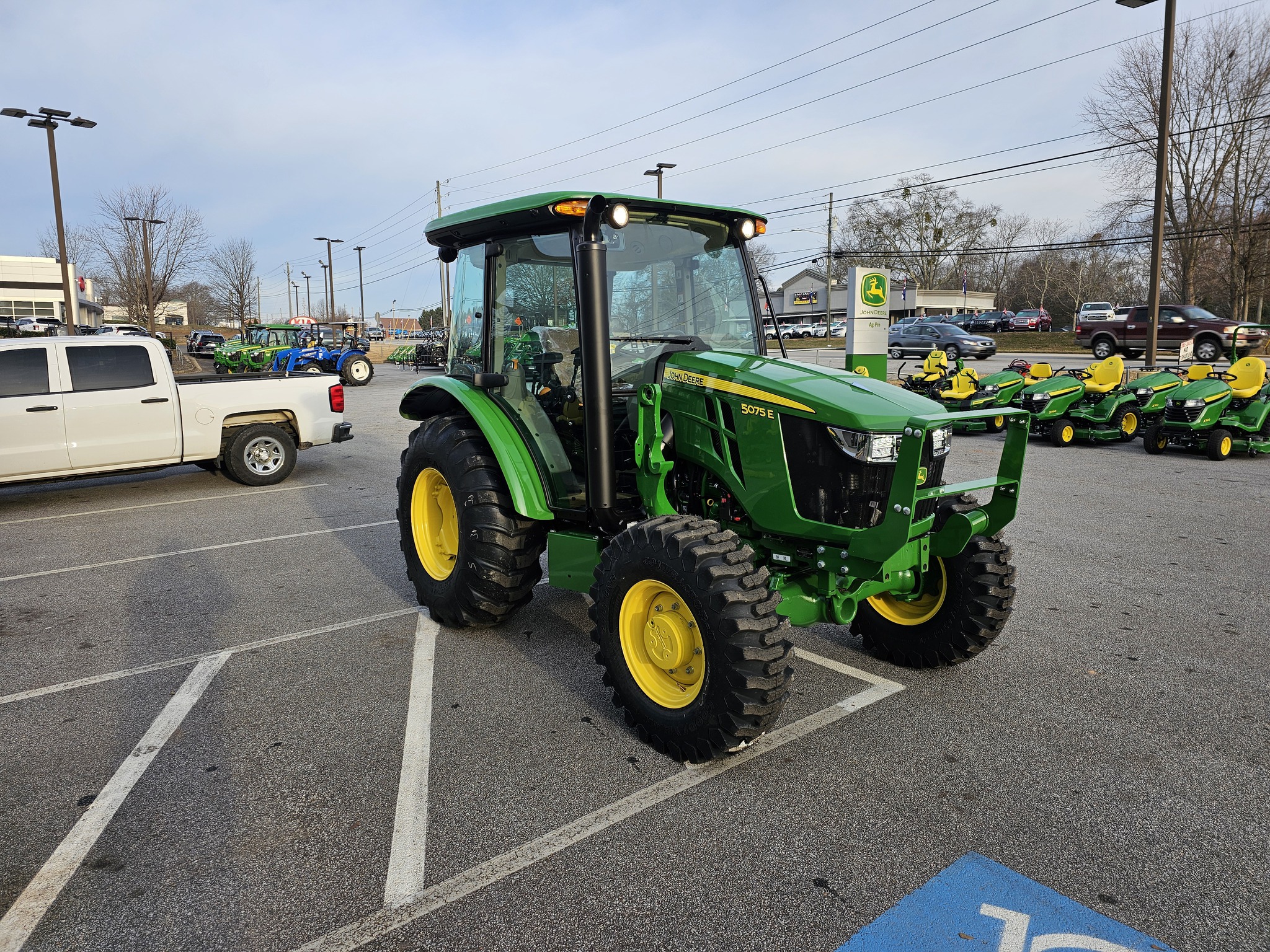 2024 John Deere 5075E Image 2