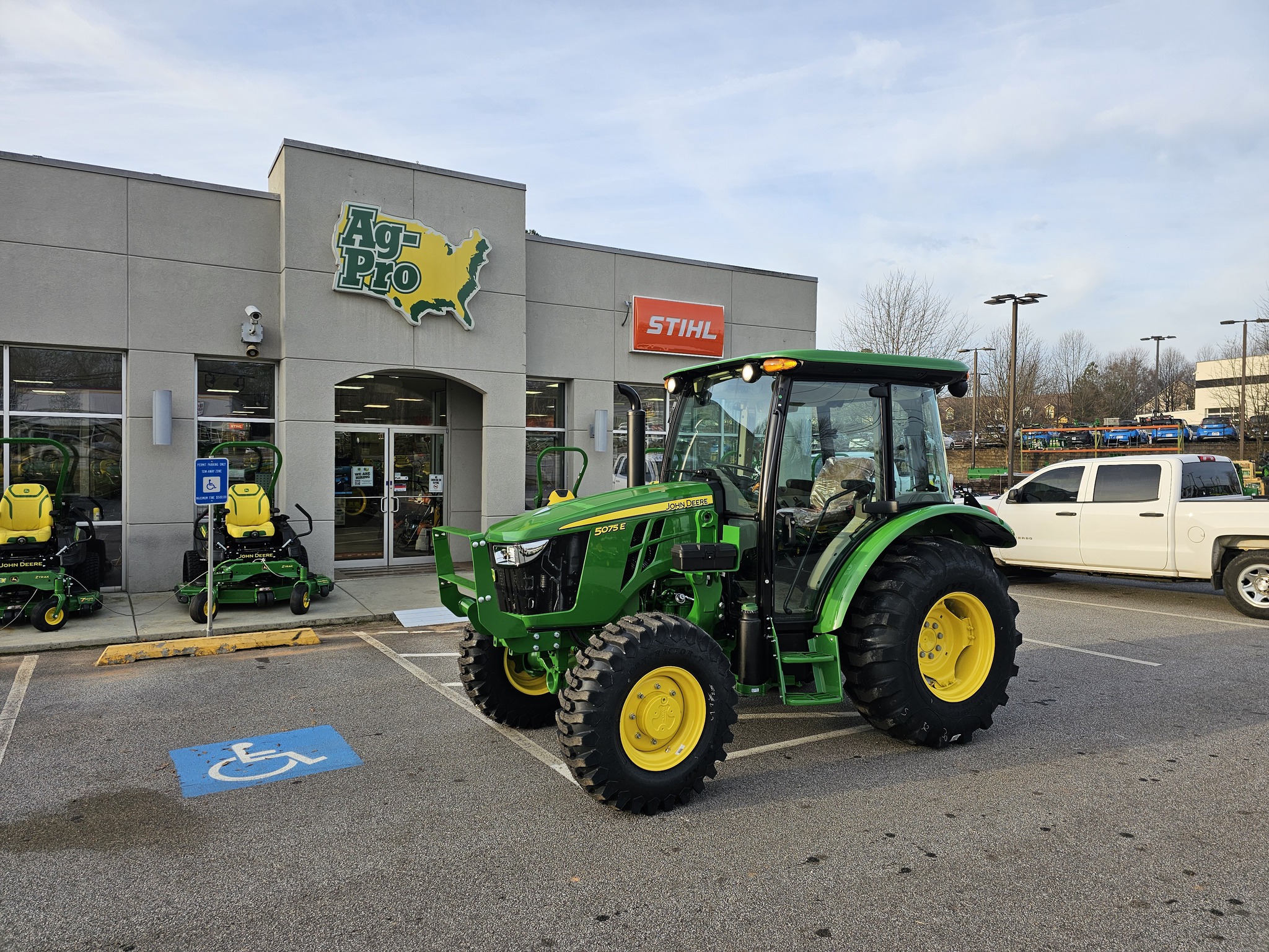 2024 John Deere 5075E Image 4