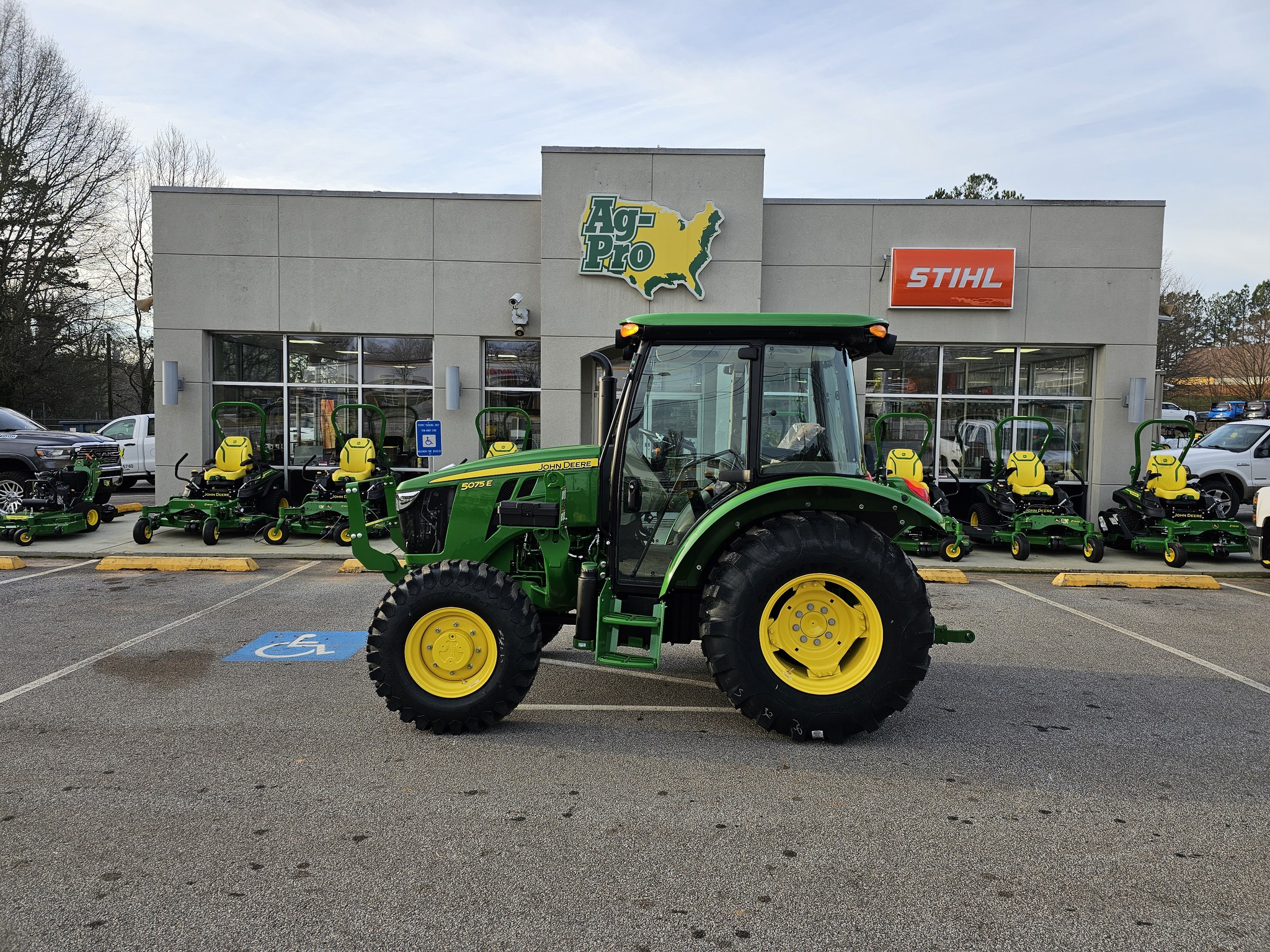 2024 John Deere 5075E Image 5