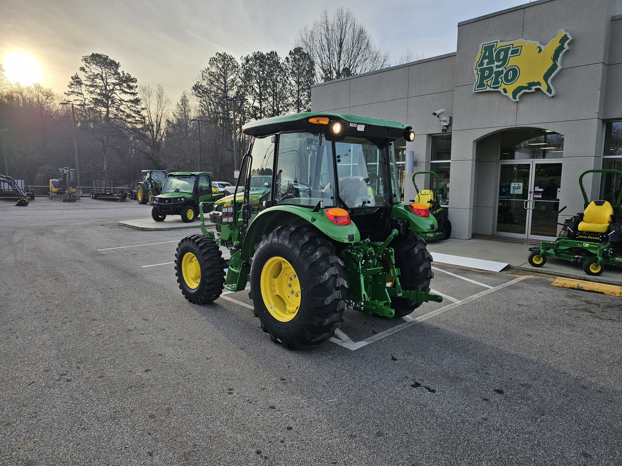 2024 John Deere 5075E Image 6