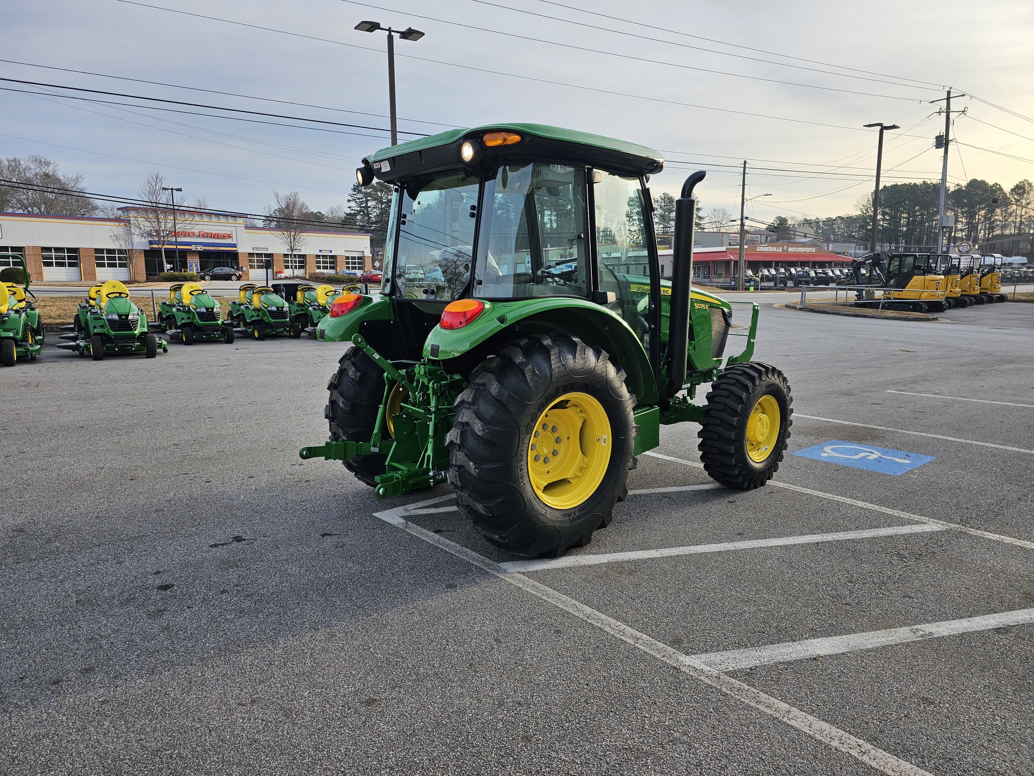 2024 John Deere 5075E Image 9