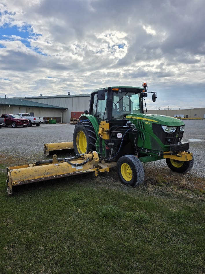 2015 John Deere 6115M Image 5