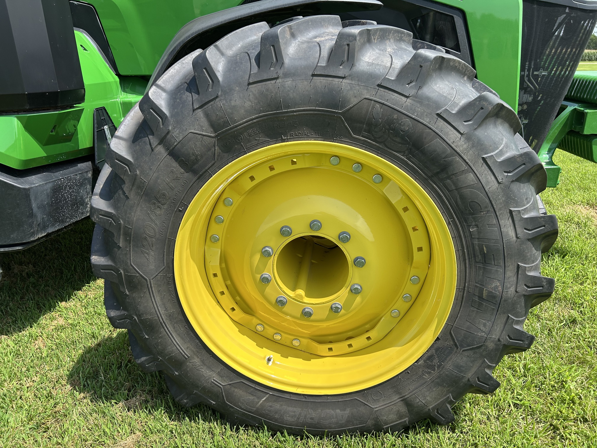 2024 John Deere 8R 340 at Heritage Tractor in Lacon, IL