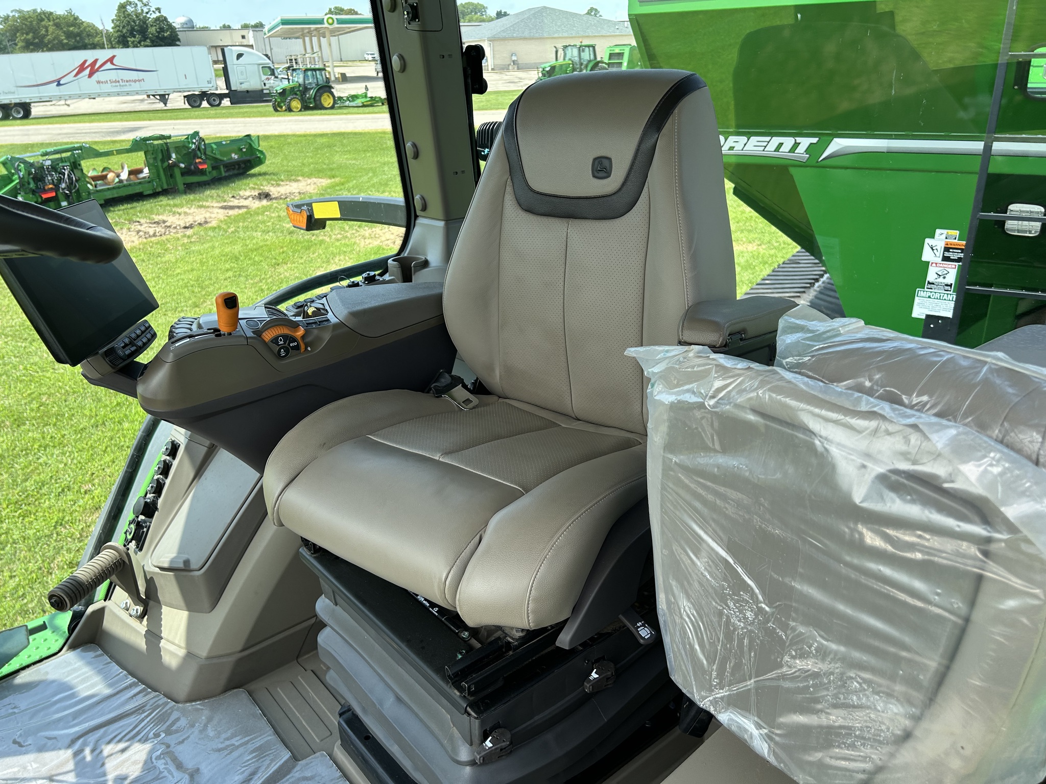  2024 John Deere 8R 340 at Heritage Tractor in Lacon, IL
