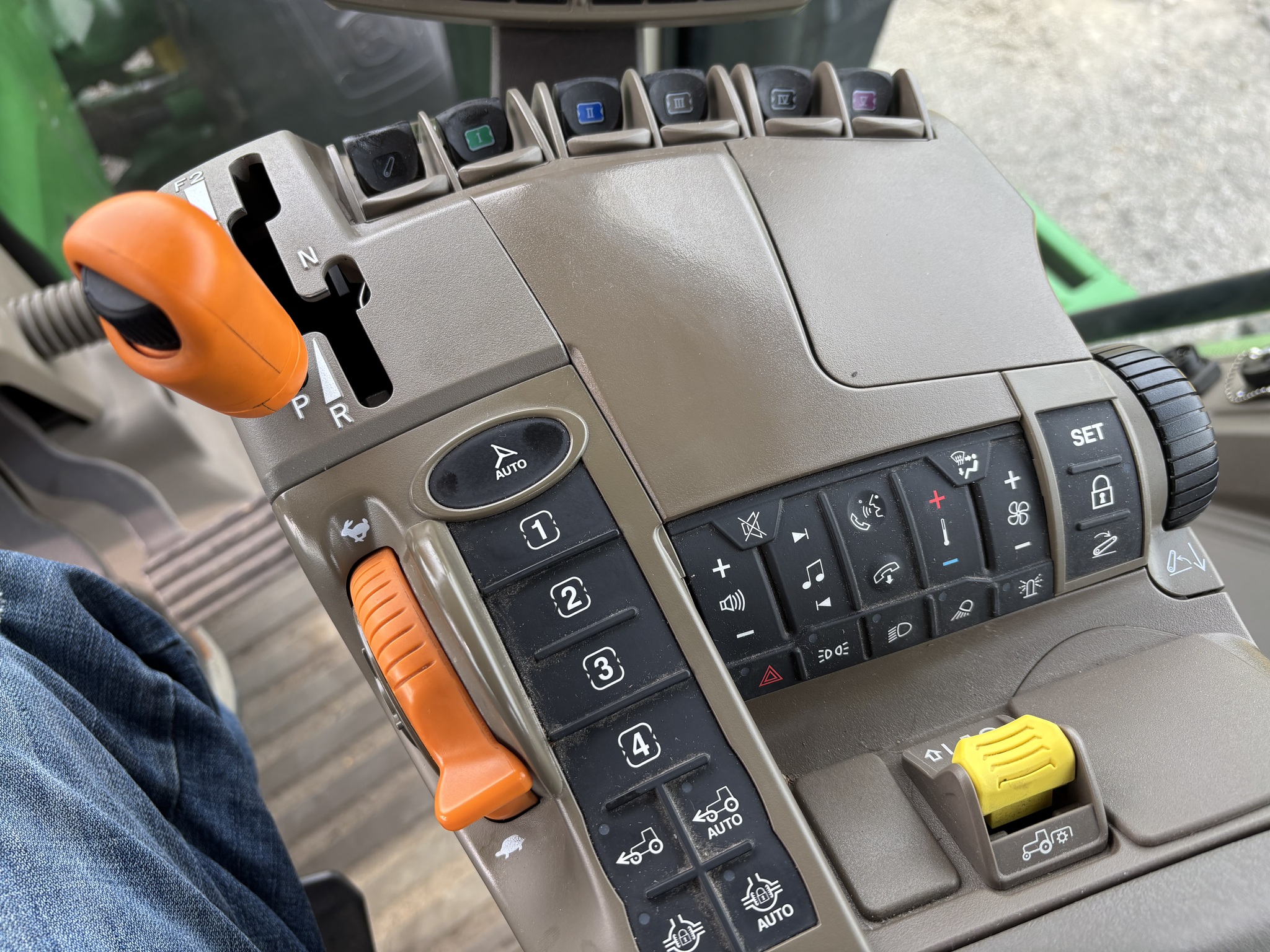 2023 John Deere 8R 370 Image 9