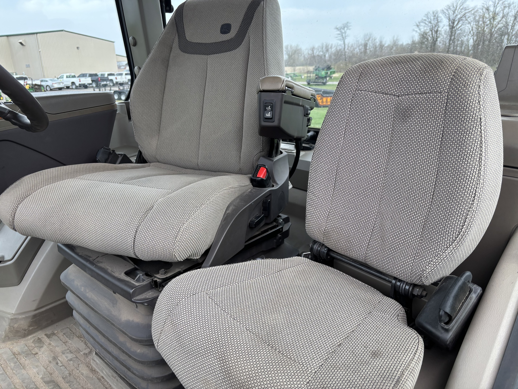 2023 John Deere 8R 370 Image 11