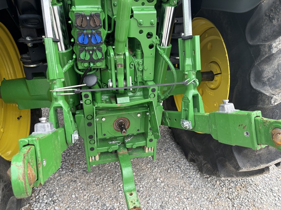 2023 John Deere 6R 110