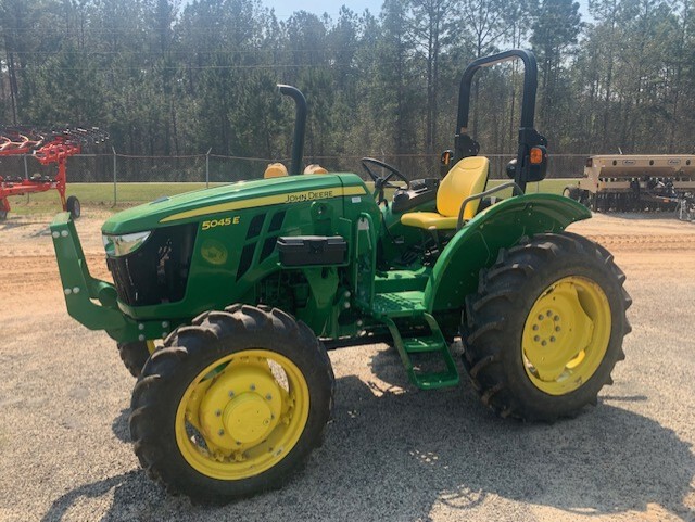 2022 John Deere 5045E Image 1