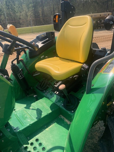 2022 John Deere 5045E Image 5