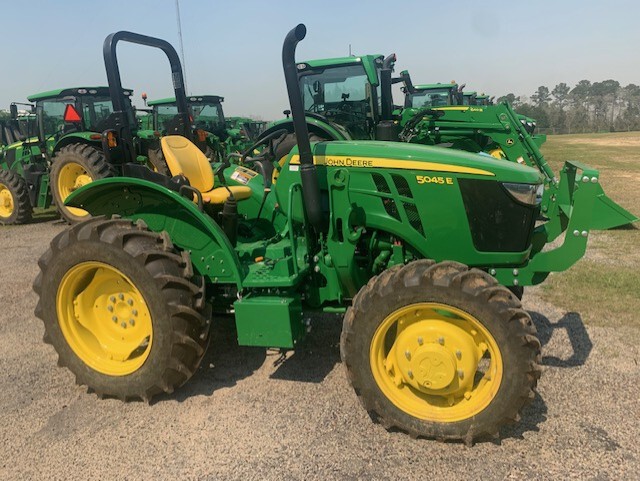 2022 John Deere 5045E Image 3