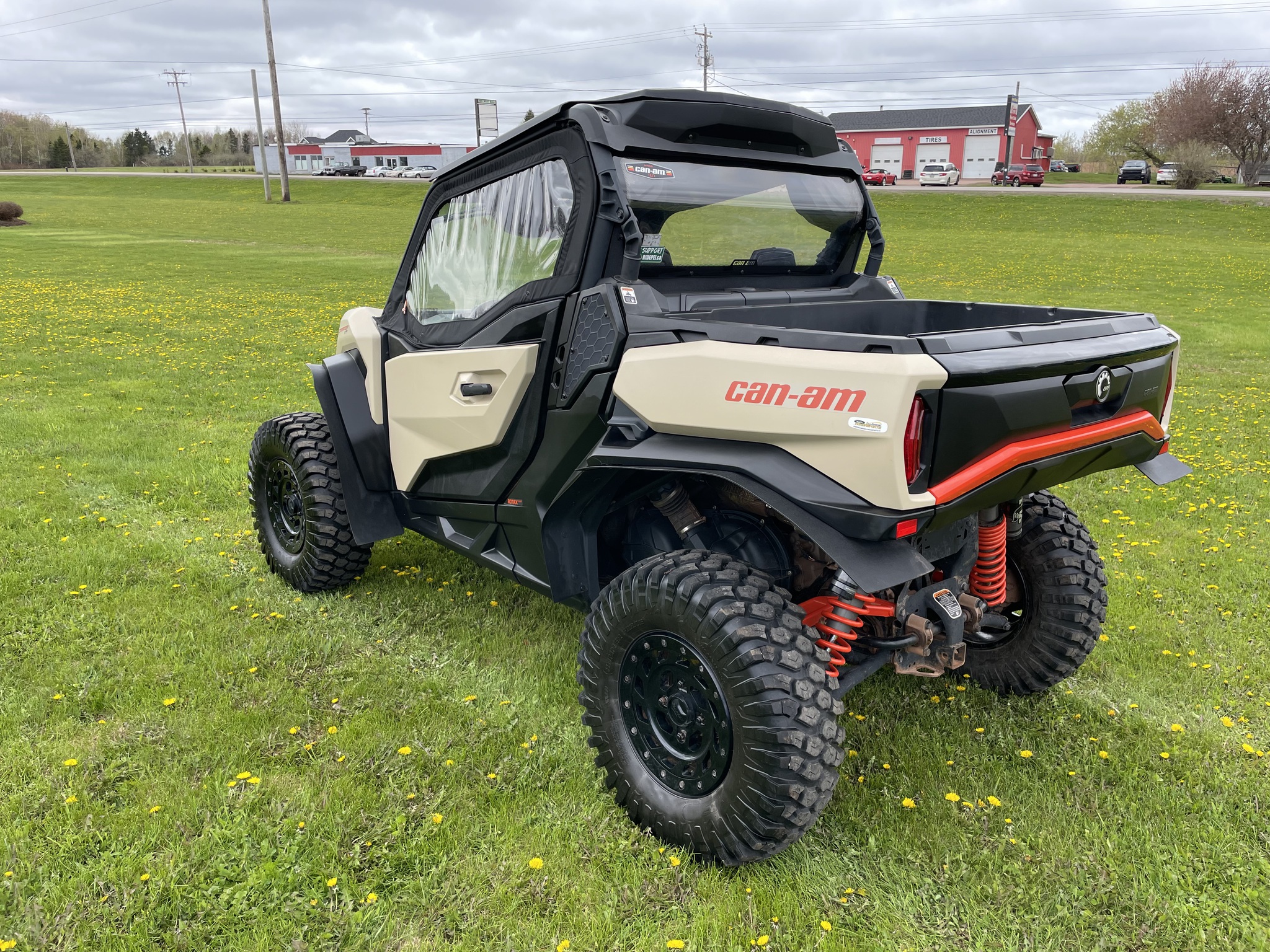 2023 Can-Am Commander XT-P Image 2