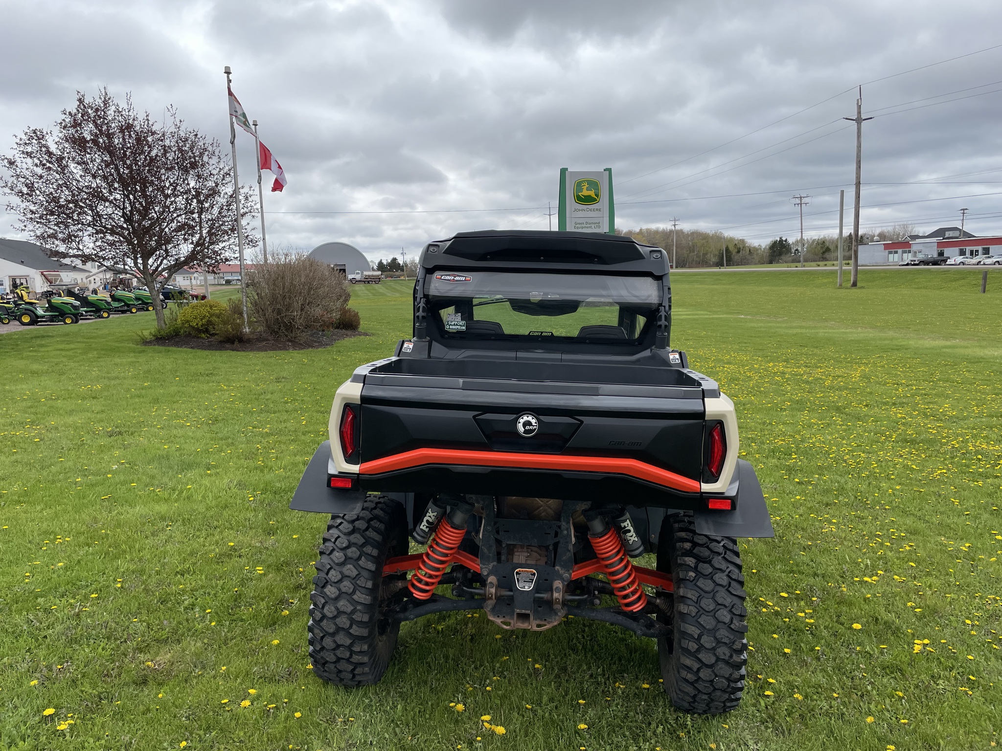 2023 Can-Am Commander XT-P Image 3