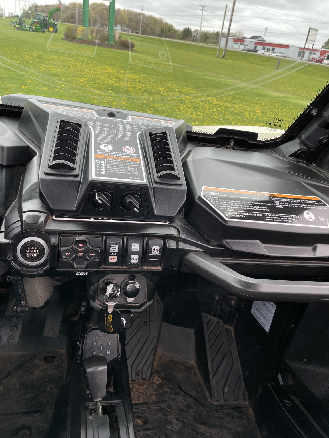 2023 Can-Am Commander XT-P Image 7