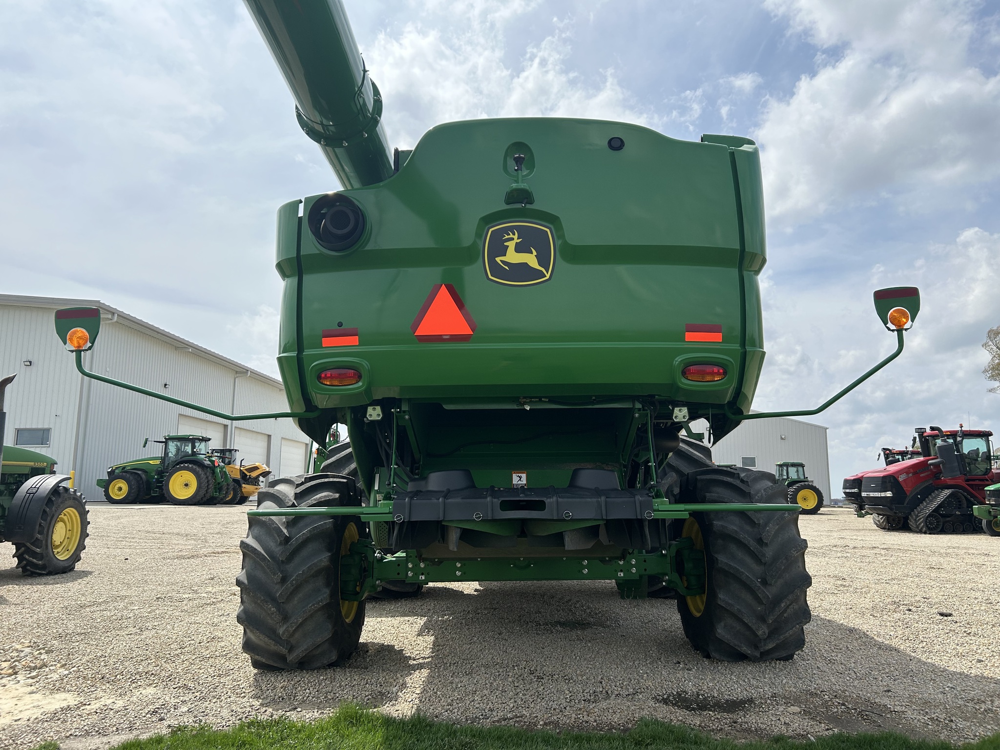  2024 John Deere S780 at Heritage Tractor in Dixon, IL