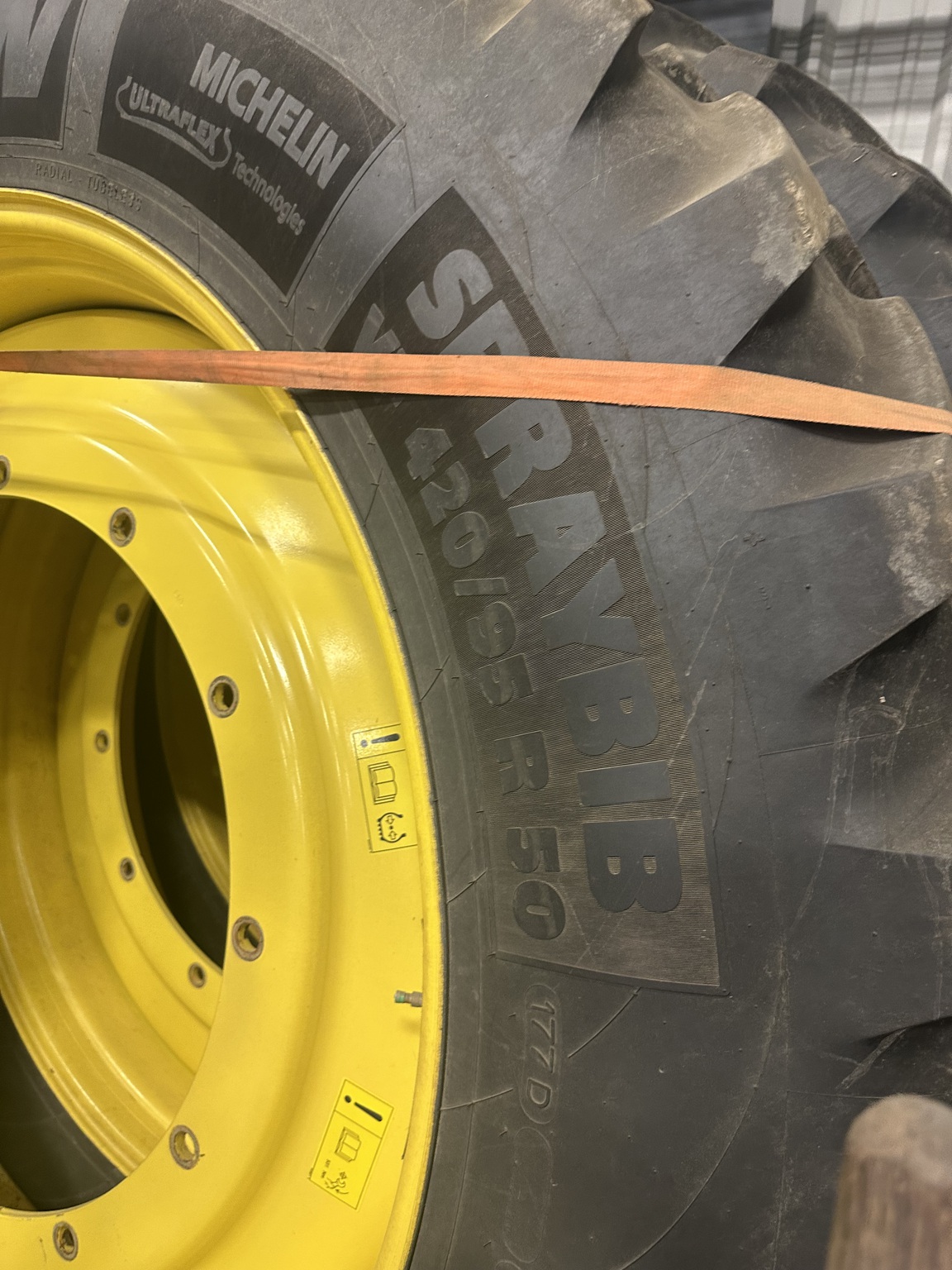 2019 John Deere R4045 Image 27