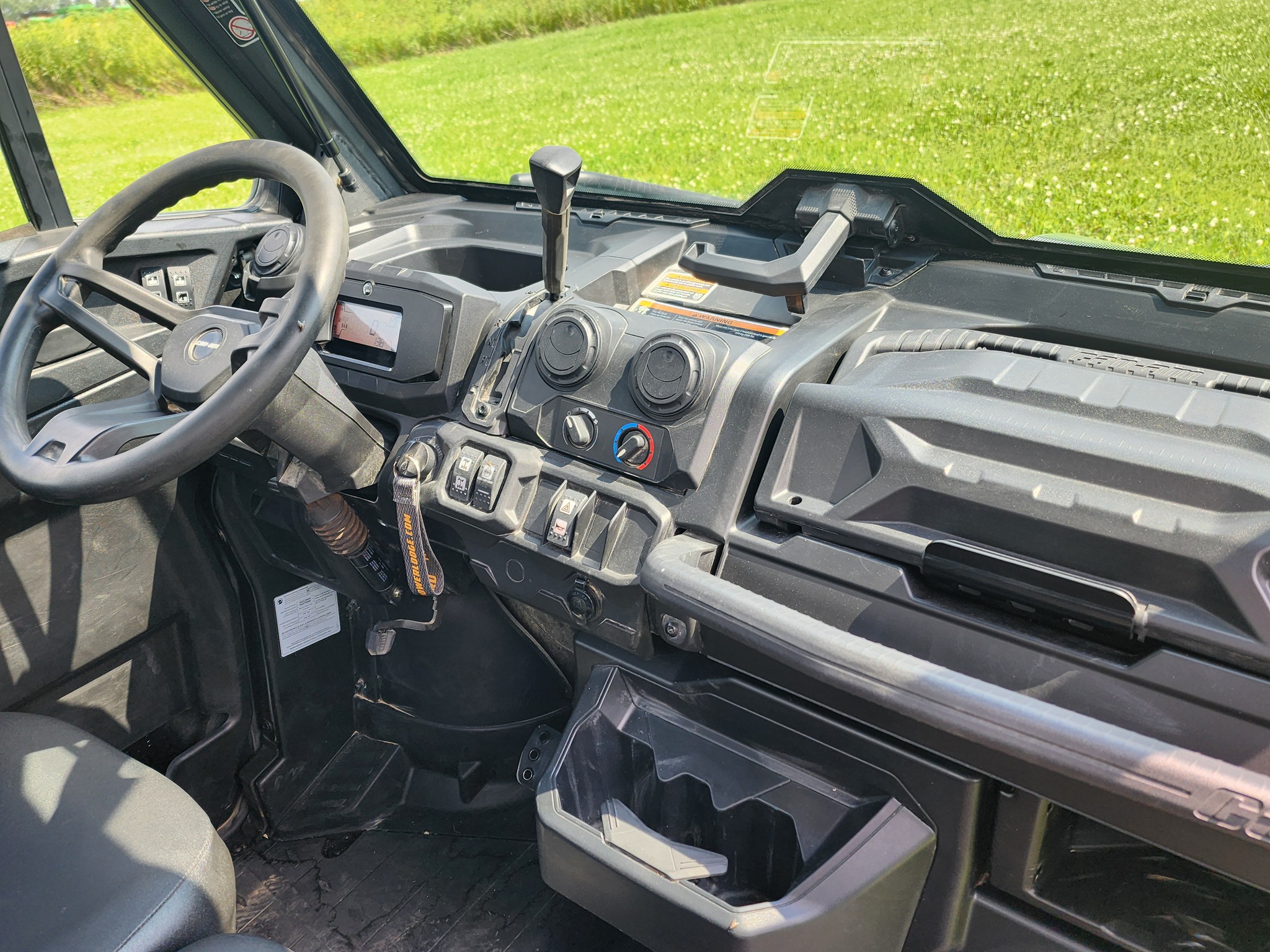 2023 Can-Am Defender HD9 Image 6