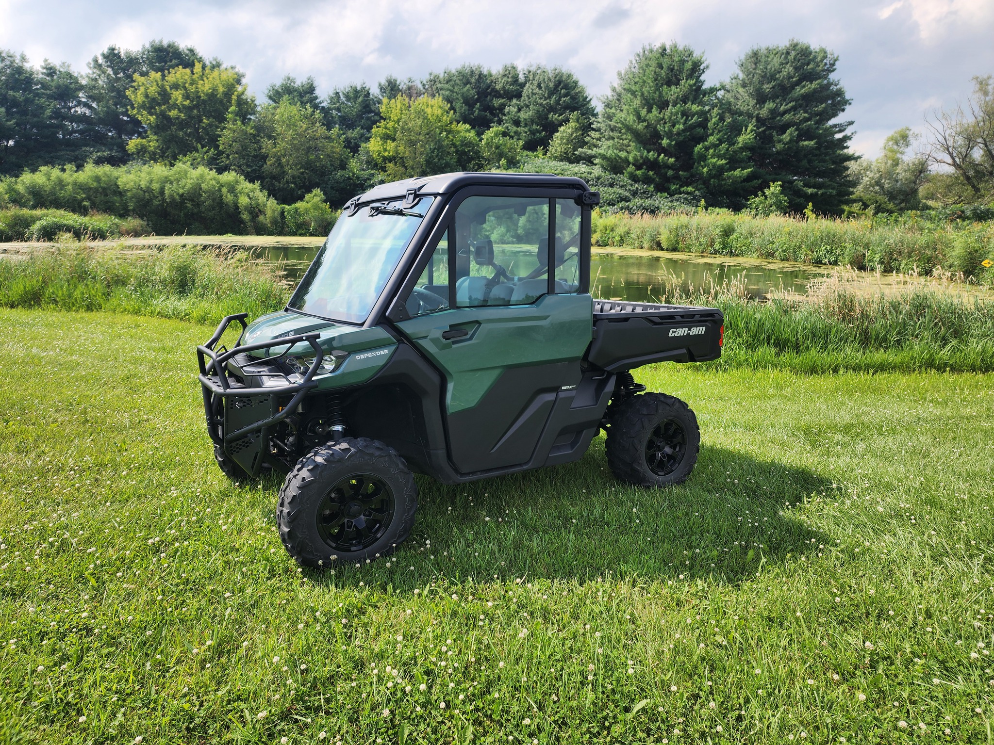 2023 Can-Am Defender HD9 Image 1