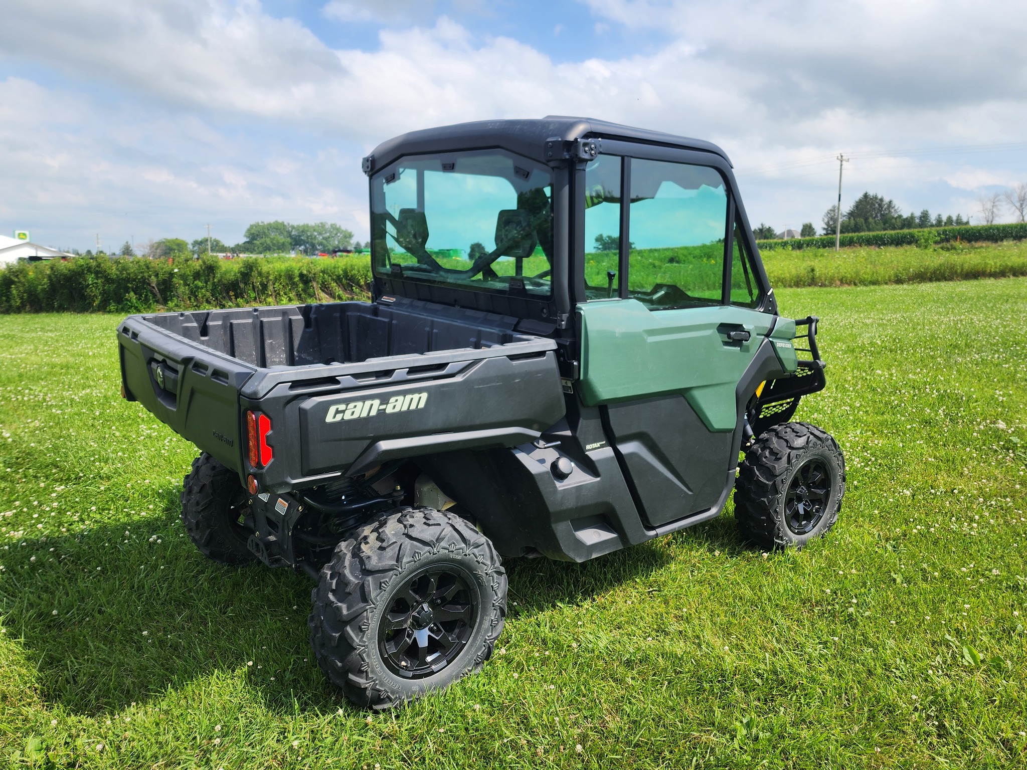 2023 Can-Am Defender HD9 Image 3