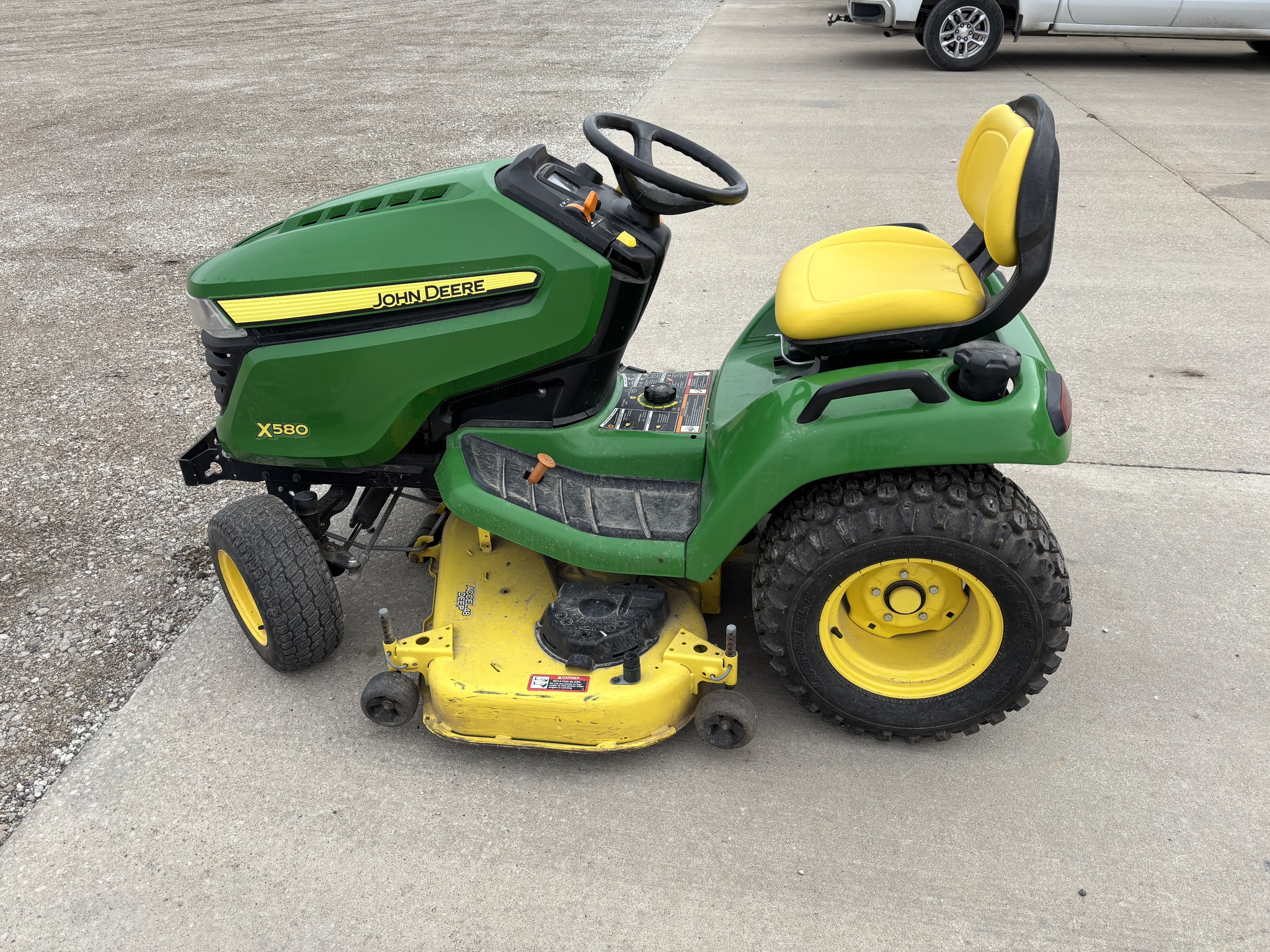  2016 John Deere X580 at Heritage Tractor in Brimfield, IL