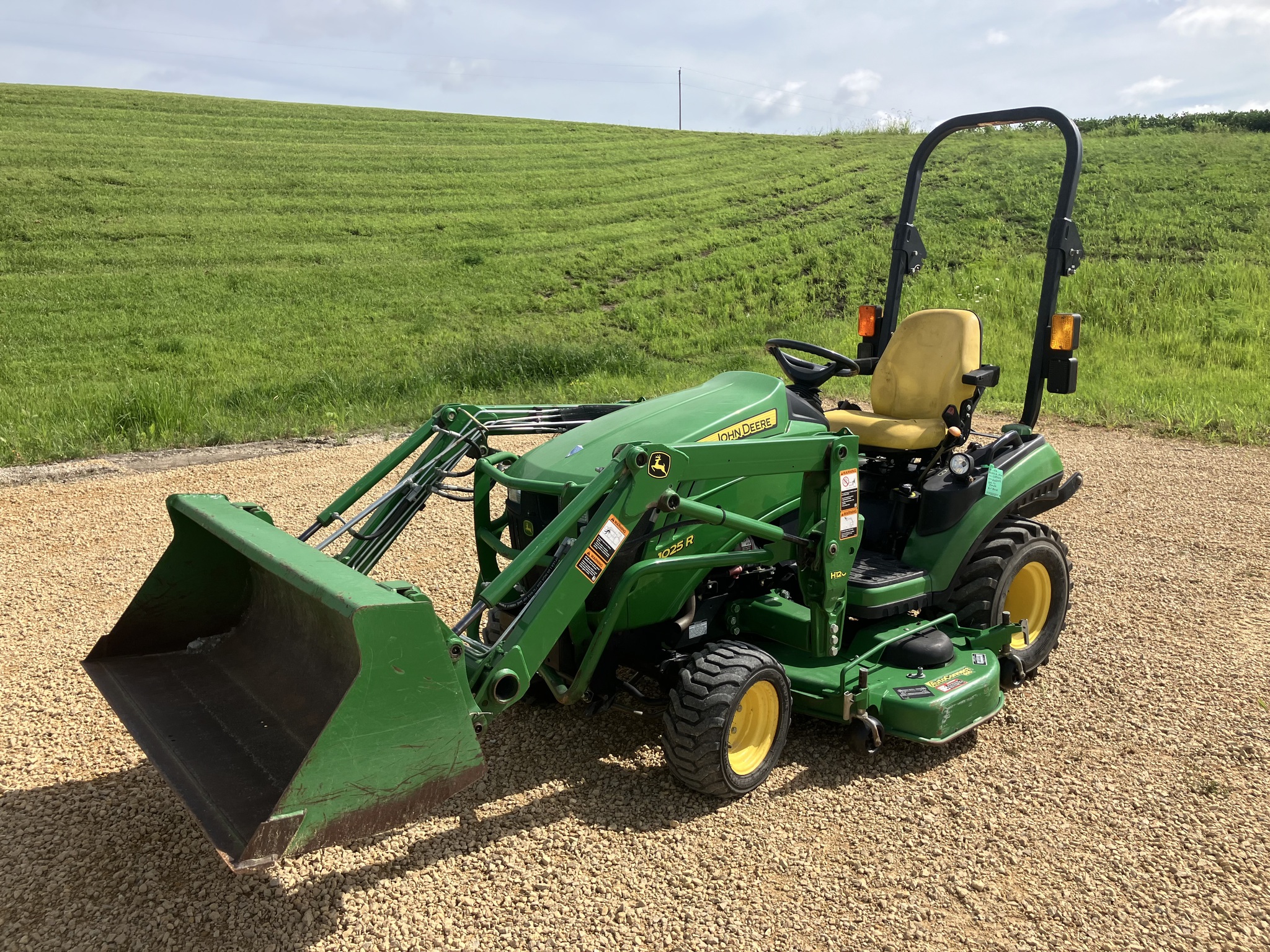 2013 John Deere 1025R Image 1