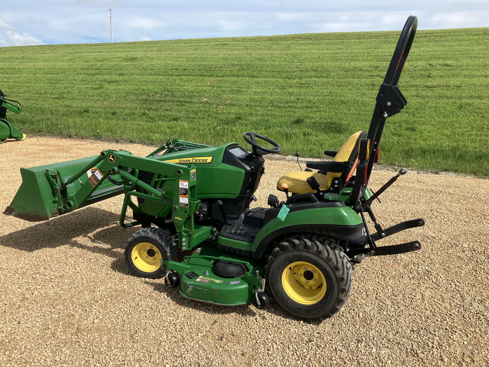 2013 John Deere 1025R Image 3