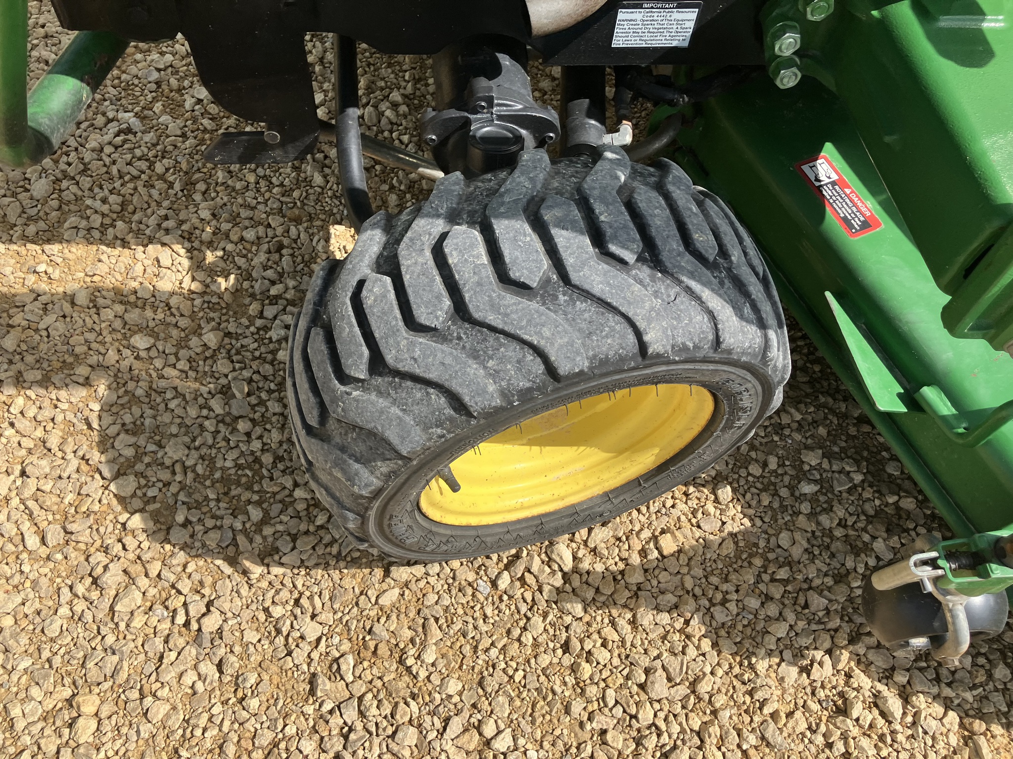 2013 John Deere 1025R Image 13